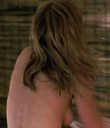 Una tetilla vista de espaldas de Kirsten Dunst