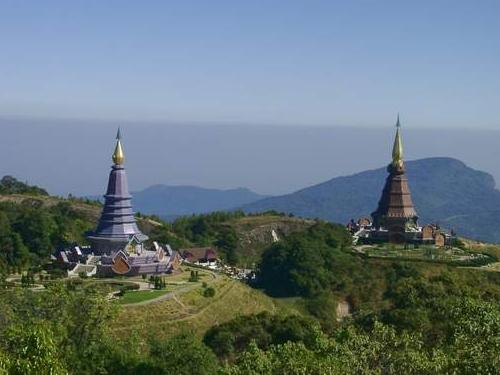 Pagodas dedicadas al rey y a la reina de Tailandia